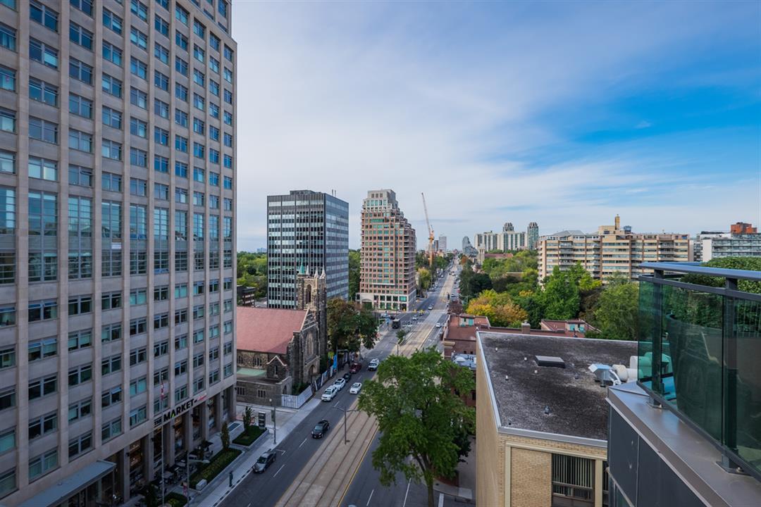 West on St. Clair